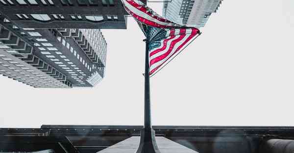 怎么制作宣传片封面图案